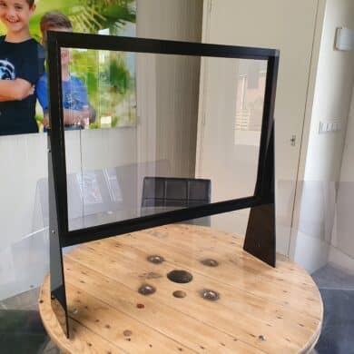 Spatscherm op maat, plexiglas met frame