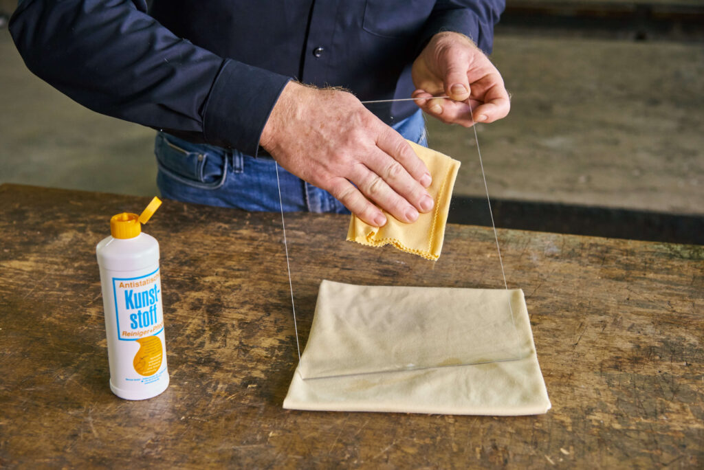 Plexiglas reinigen met mild schoonmaakmiddel