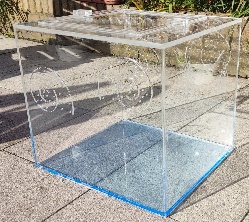 Box van acrylaat bak