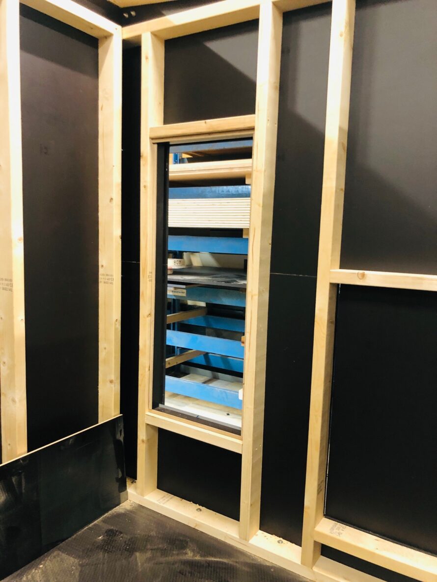 Nachtverblijf cheeta plexiglas 2