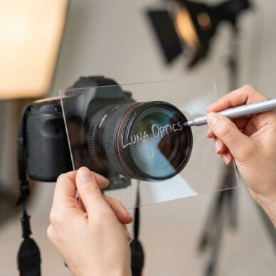 Lens signing effect met plexiglas