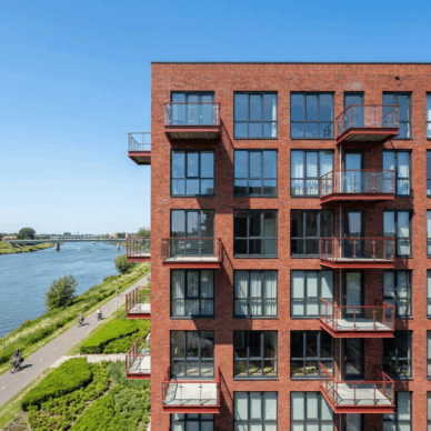 Windschermen balkon rood